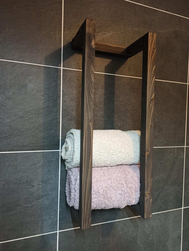 Porte-serviettes en bois, étagère salle de bain - Chêne cendré - Holbox Spirit