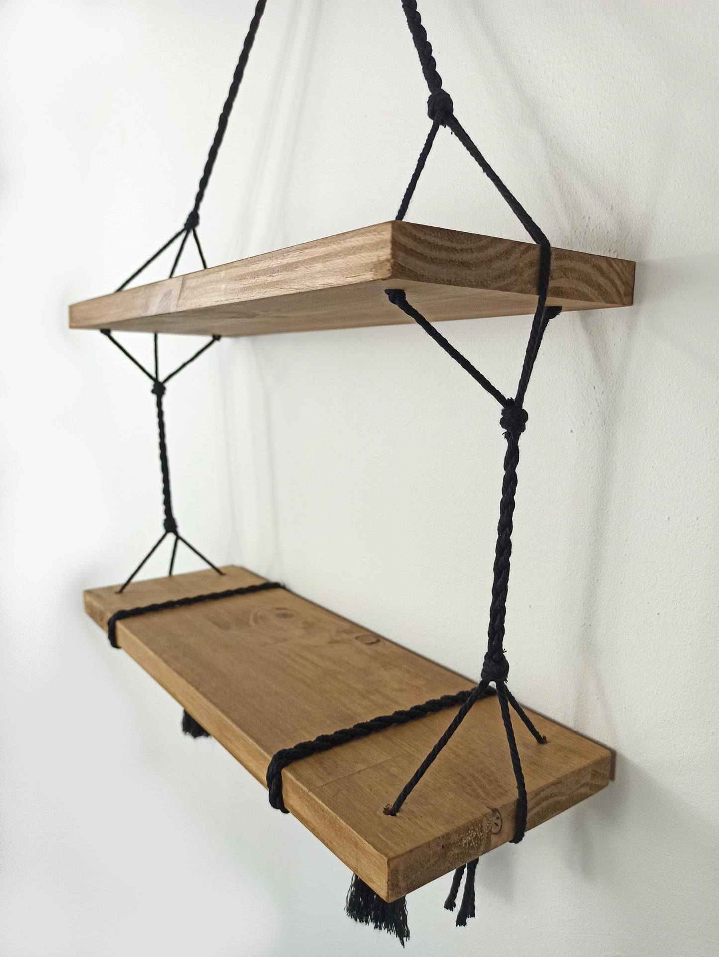 Exemple disposition - Etagère suspendue en bois & corde tressée noire - 2 étages - Holbox Spirit
